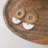 Boucles d'Oreilles Dorées "Croissant" — Rosace Filigranée & Demi-Lune Nacrée - photo 3