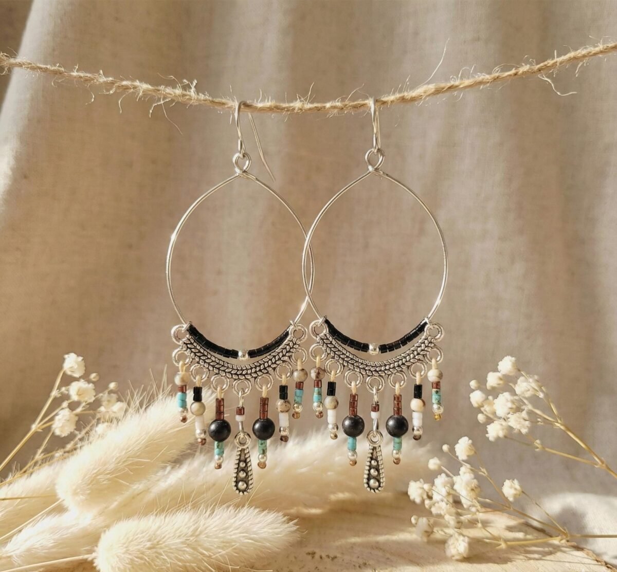 Grandes Créoles Tissées "Plume" — Miyuki Blanches & Howlite