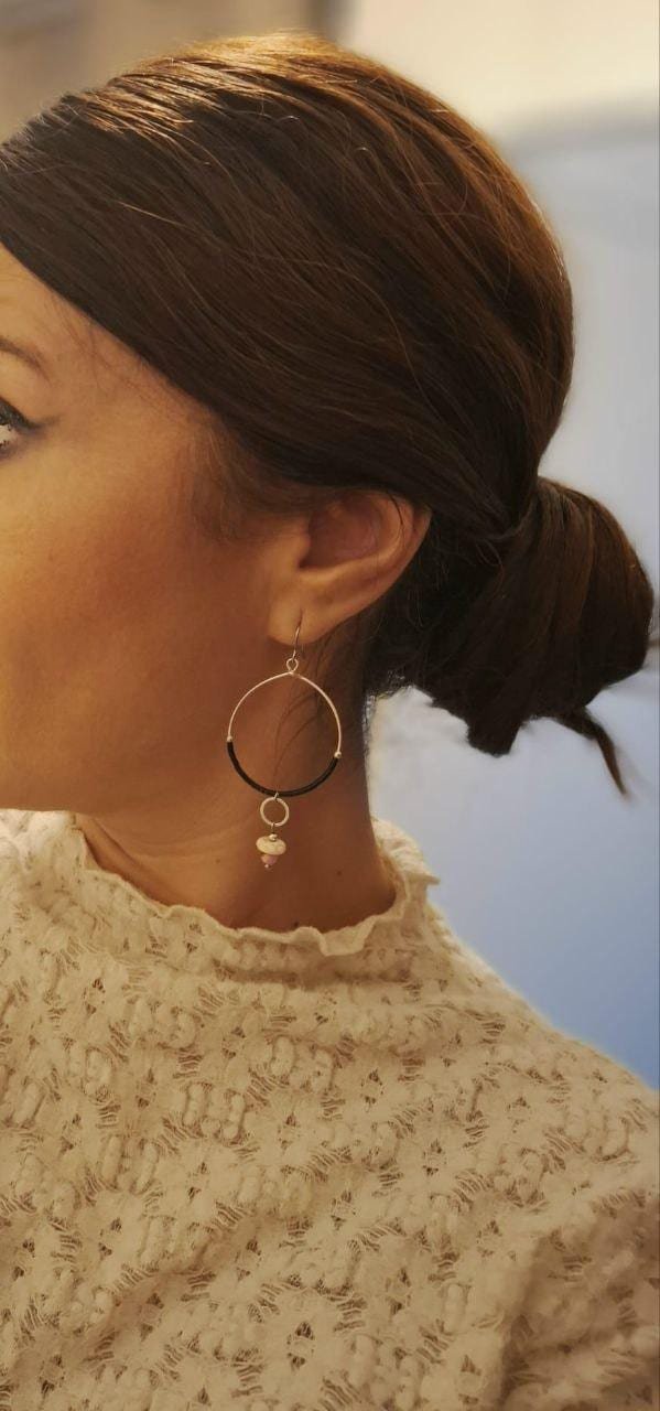 Créoles Tissées "Aube" — Miyuki Noir, Howlite & Quartz Rose