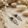 Boucles d'Oreilles Argentées "Double Triangle" — Perle d'Hématite Art Déco - photo 5 Boucles d'Oreilles Argentées "Double Triangle" — Perle d'Hématite Art Déco - photo 5