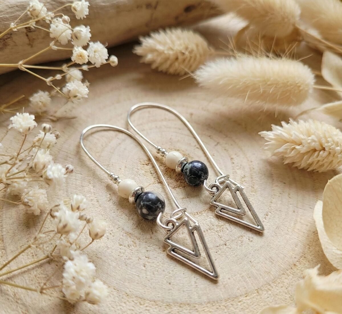 Boucles d'Oreilles Argentées "Double Triangle" — Perle d'Hématite Art Déco - photo 5 Boucles d'Oreilles Argentées "Double Triangle" — Perle d'Hématite Art Déco - photo 5