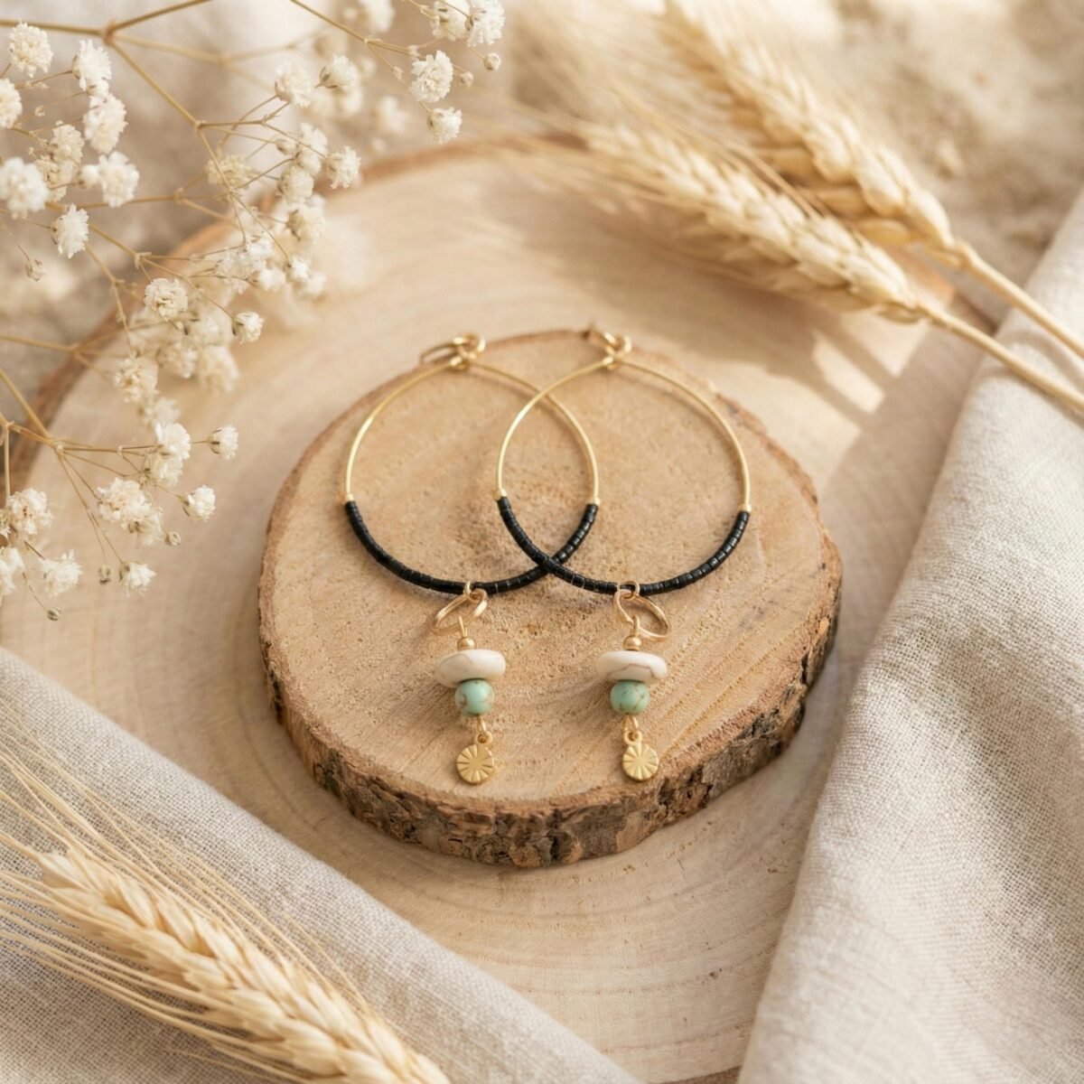 Grandes Créoles Dorées "Lagon" — Miyuki Noires & Howlite Turquoise - photo 6 Grandes Créoles Dorées "Lagon" — Miyuki Noires & Howlite Turquoise - photo 6