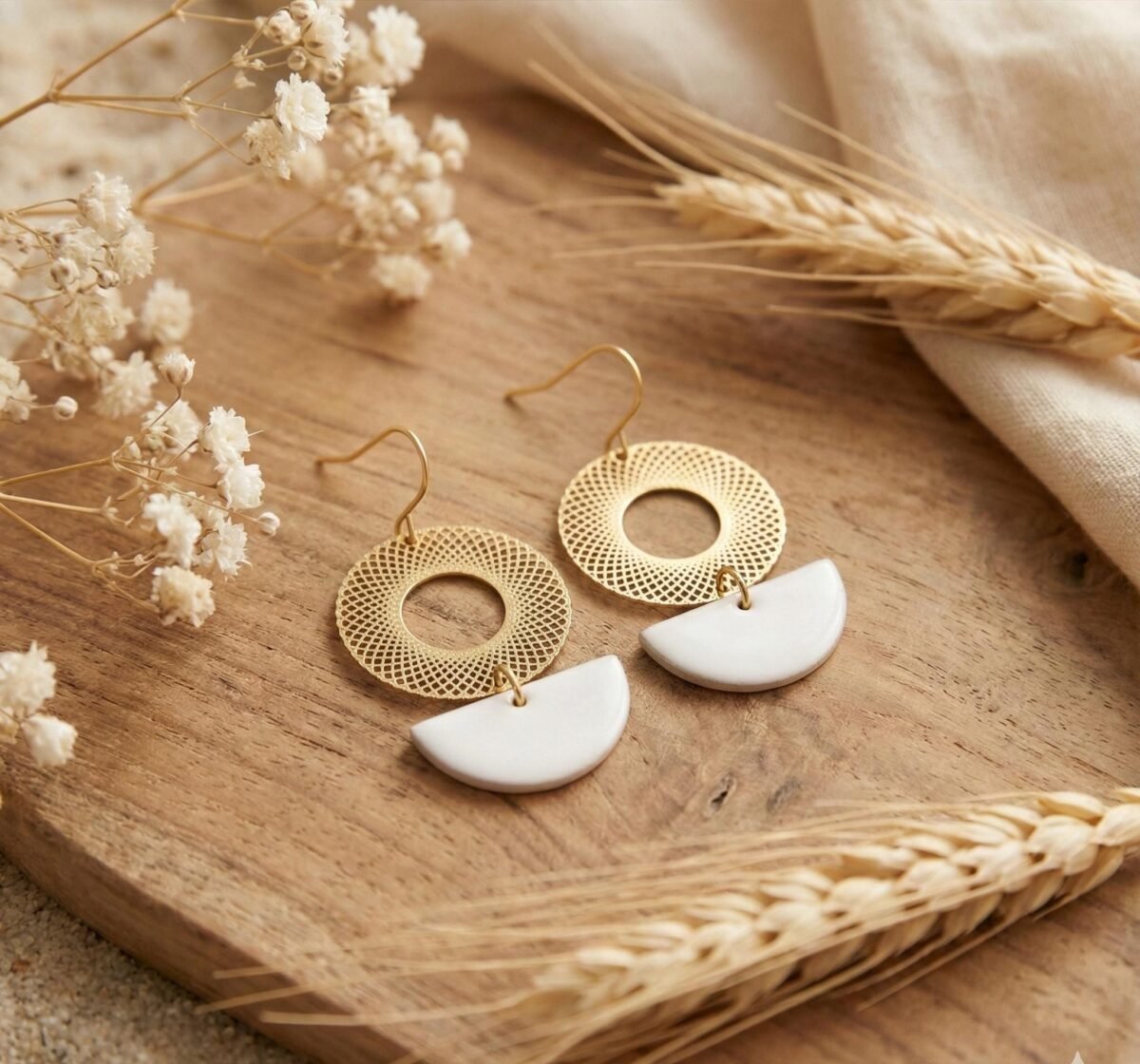 Boucles d'Oreilles Dorées "Croissant" — Rosace Filigranée & Demi-Lune Nacrée - photo 2