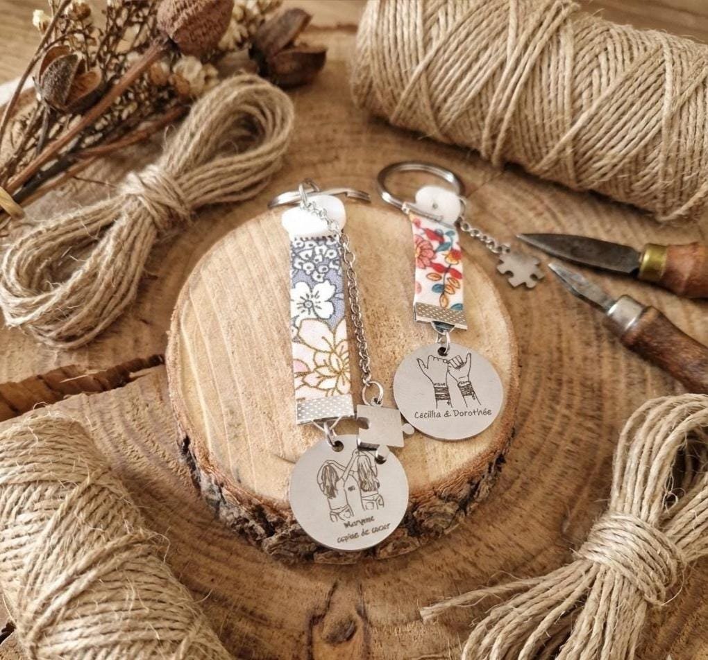 Porte-clés personnalisé meilleures amies – médaille gravée et tissu Liberty - photo 3 Porte-clés personnalisé meilleures amies – médaille gravée et tissu Liberty - photo 3