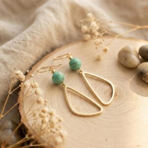 Boucles d'Oreilles Dorées "Vallée" — Grande Goutte & Howlite Verte