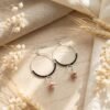 Créoles Tissées "Aube" — Miyuki Noir, Howlite & Quartz Rose - photo 2