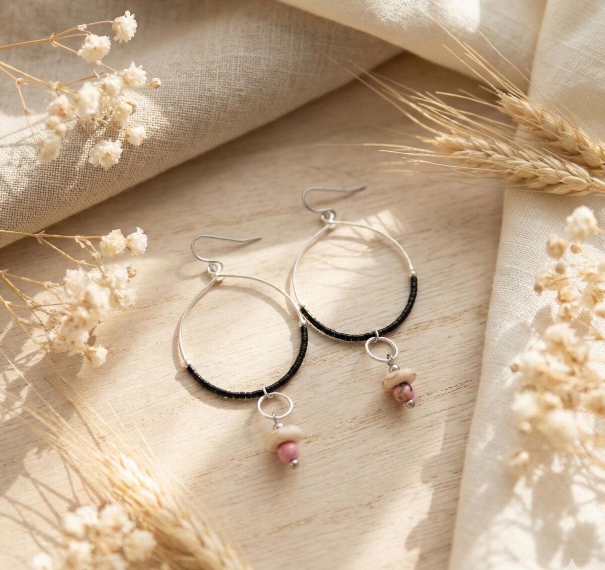 Créoles Tissées "Aube" — Miyuki Noir, Howlite & Quartz Rose - photo 2