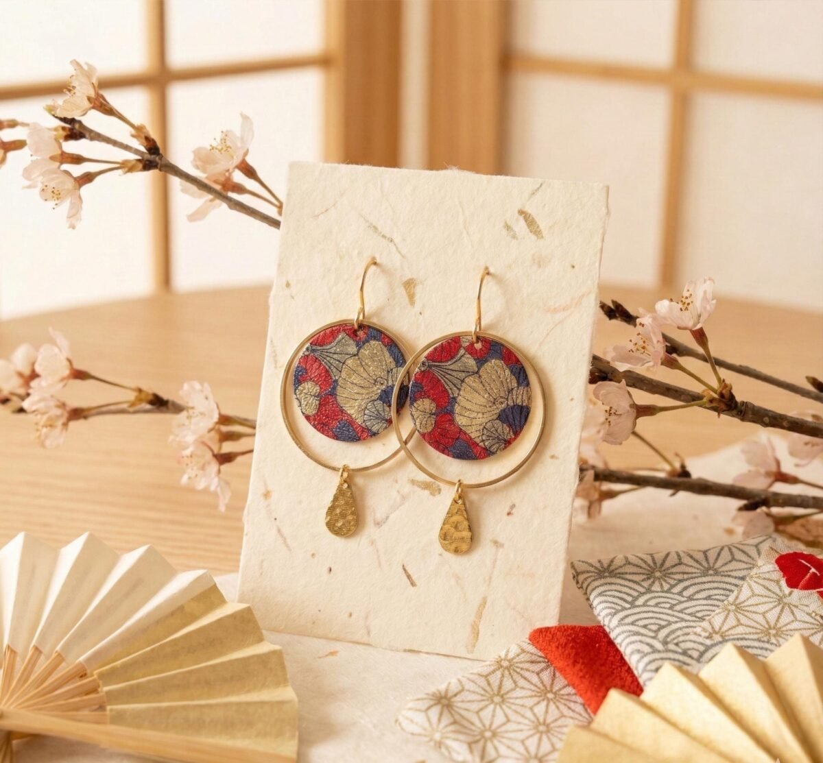 Créoles Dorées "Sakura" — Médaillon Japonais & Goutte Martelée