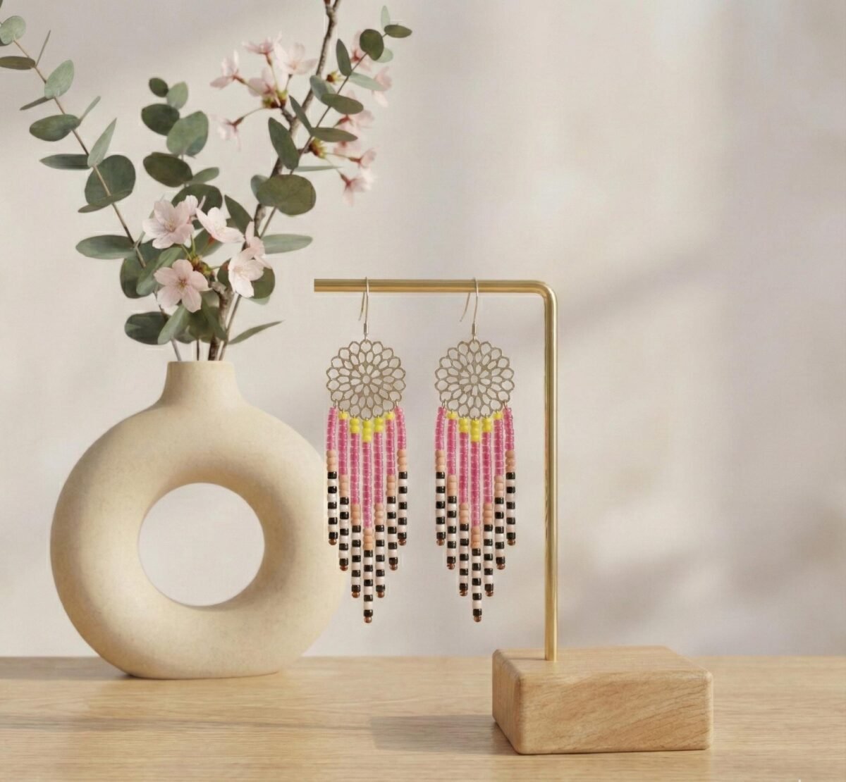 Boucles d'Oreilles Tissées "Vitamine" — Longues Franges Rose & Jaune Boucles d'Oreilles Tissées "Vitamine" — Longues Franges Rose & Jaune