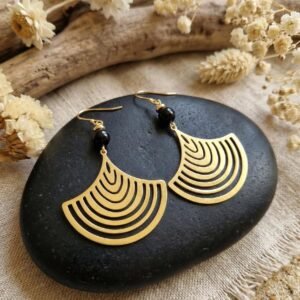 Boucles d'Oreilles Dorées "Ginkgo Nuit" — Feuille & Perle d'Hématite Boucles d'Oreilles Dorées "Ginkgo Nuit" — Feuille & Perle d'Hématite