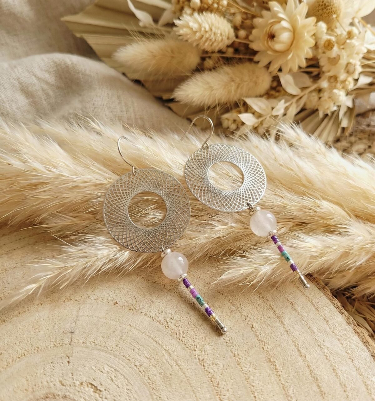 Boucles d'Oreilles Tissées "Cascade" — Cercle Ajouré & Quartz Blanc - photo 3