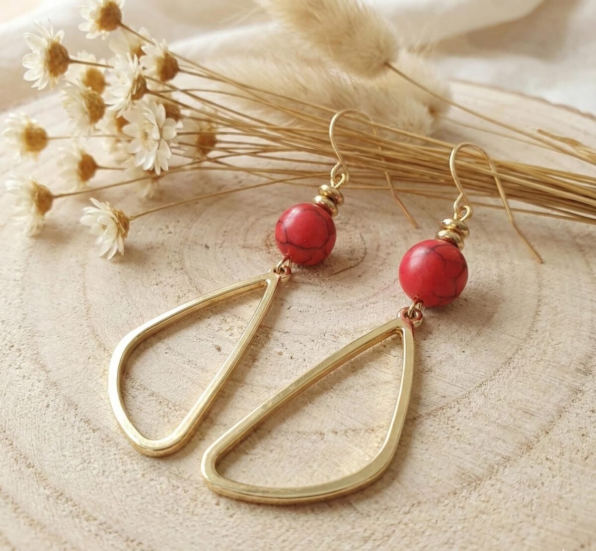 Boucles d'Oreilles Dorées "Terre Rouge" — Grande Goutte & Howlite - photo 2 Boucles d'Oreilles Dorées "Terre Rouge" — Grande Goutte & Howlite - photo 2