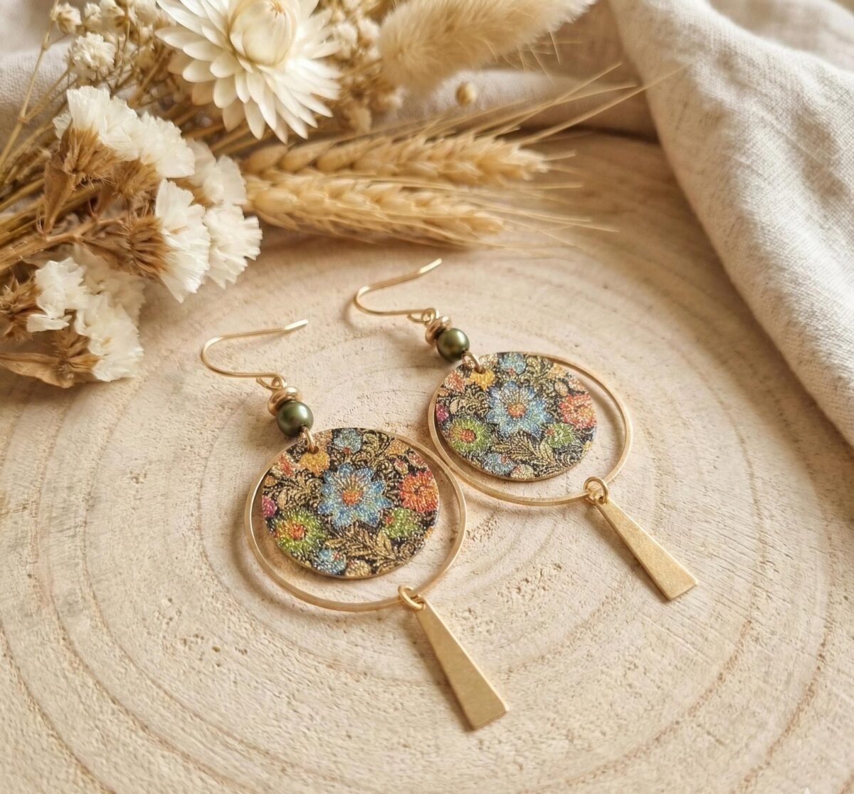 Boucles d'Oreilles Dorées "Aquarelle" — Motif Floral Peint & Hématite - photo 2