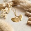 Collier Doré "Ginkgo Ajouré" — Pendentif Feuille & Perle Rouge - photo 2