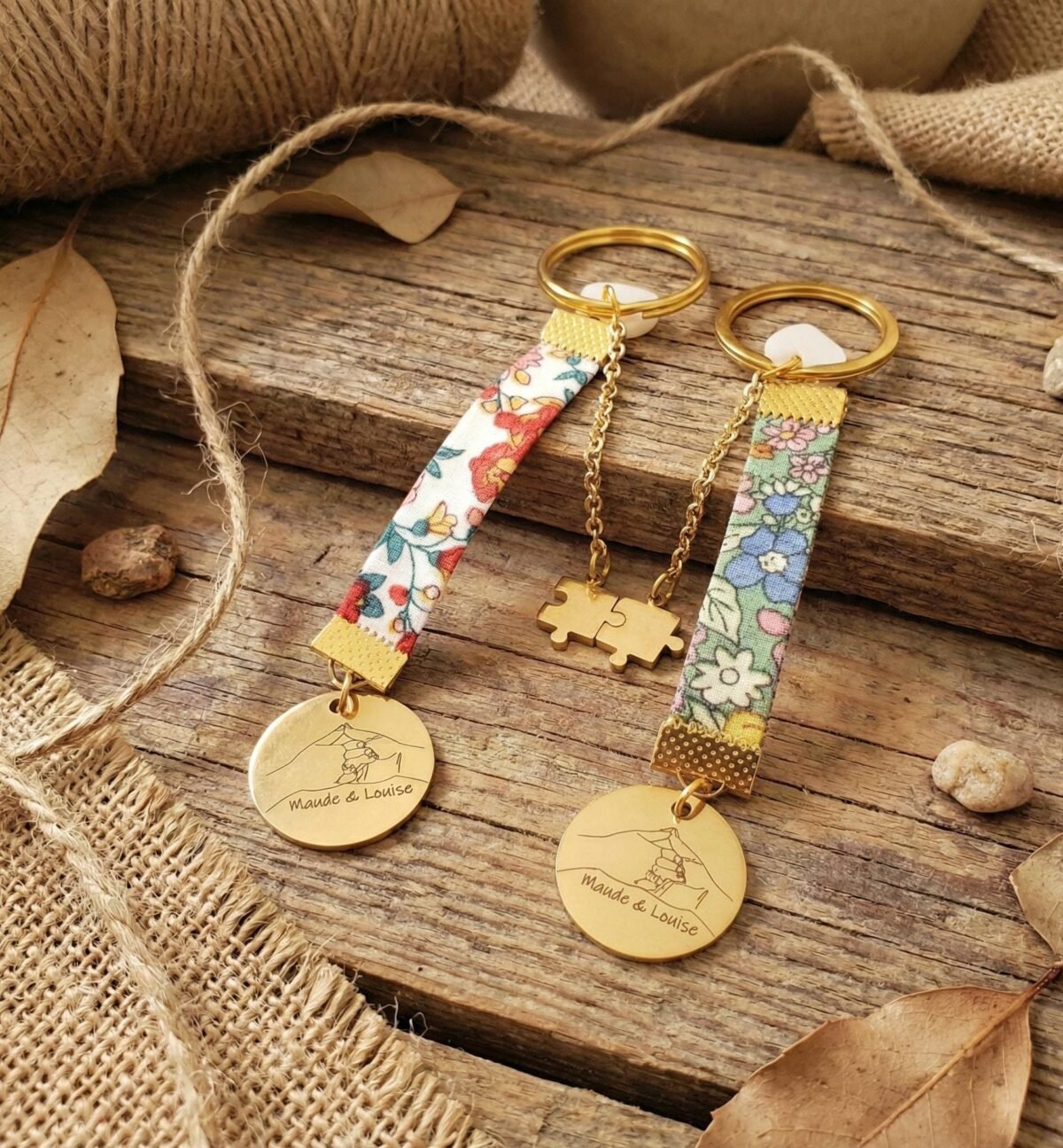 Porte-clés personnalisé meilleures amies – médaille gravée et tissu Liberty - photo 2 Porte-clés personnalisé meilleures amies – médaille gravée et tissu Liberty - photo 2