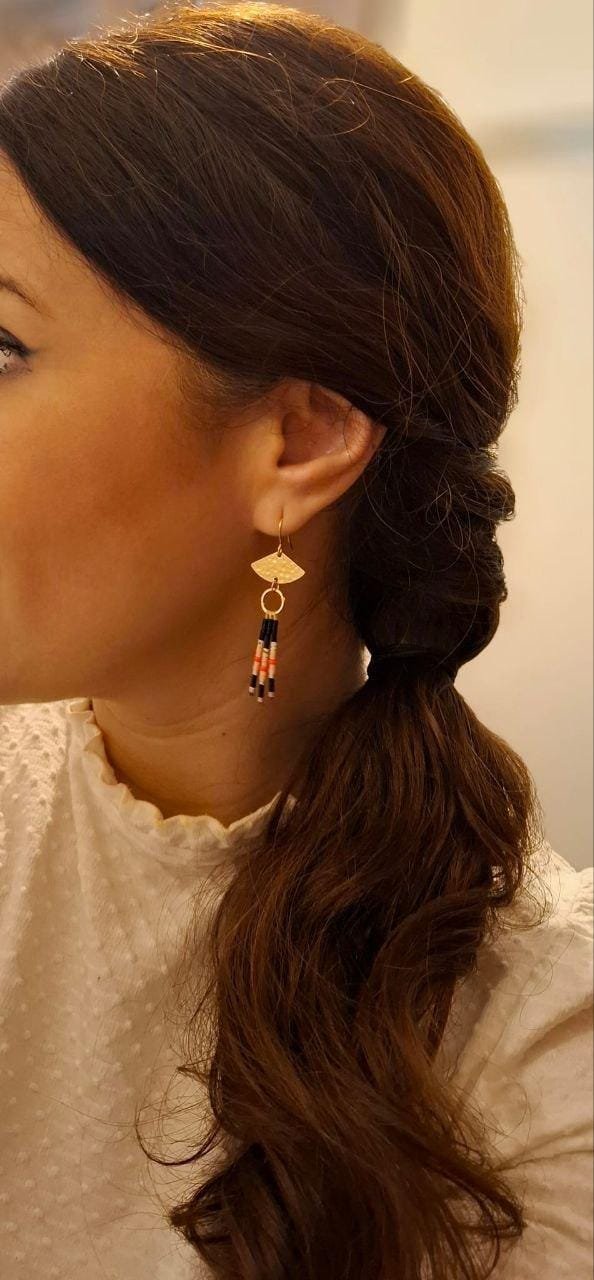 Boucles d'Oreilles Tissées "Brasier" — Éventail Doré & Miyuki Noir Corail - photo 2