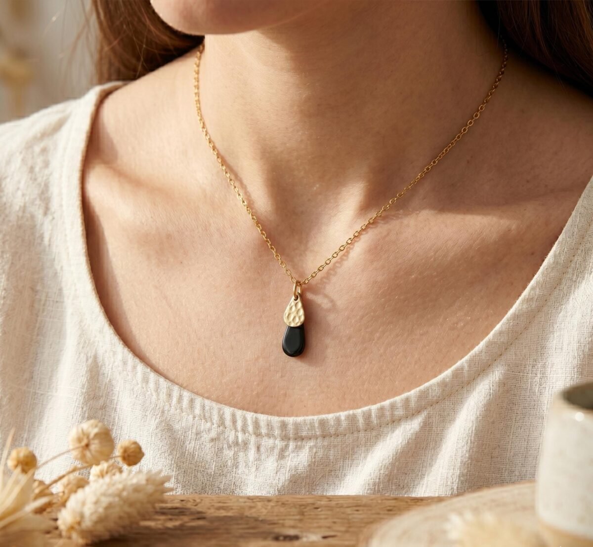 Parure Dorée "Onyx" — Créoles & Collier Émail Noir - photo 4 Parure Dorée "Onyx" — Créoles & Collier Émail Noir - photo 4