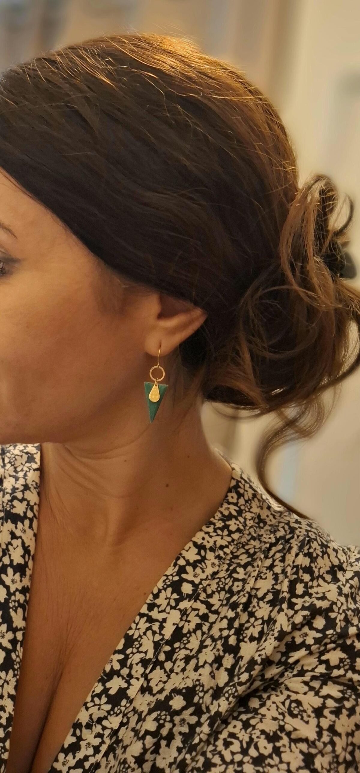 Parure Dorée "Triangle Vert" — Collier & Boucles Laiton Martelé - photo 3