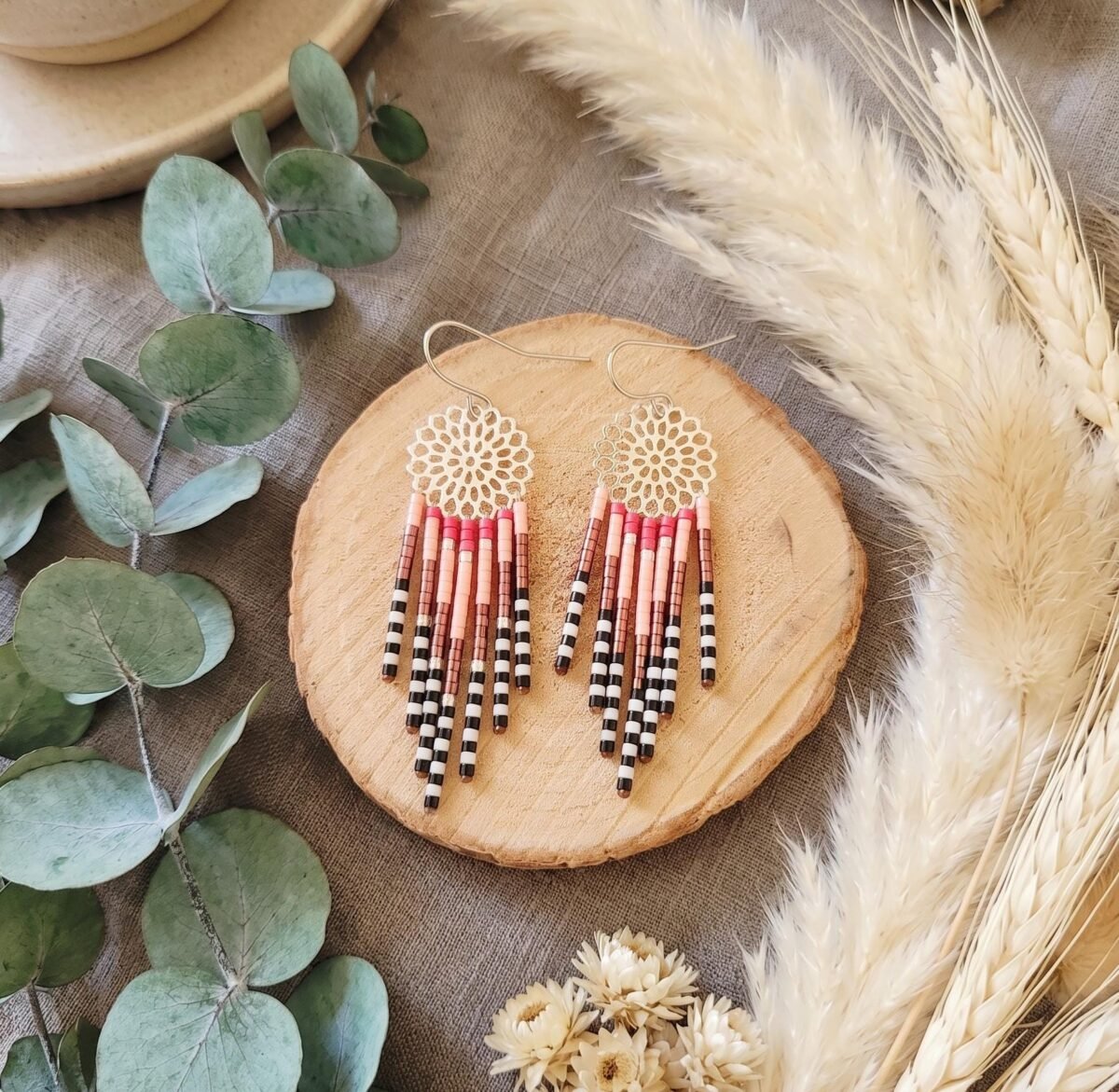 Boucles d'Oreilles Tissées "Rosace" — Estampe Fleurie & Franges Rose Rouge - photo 3
