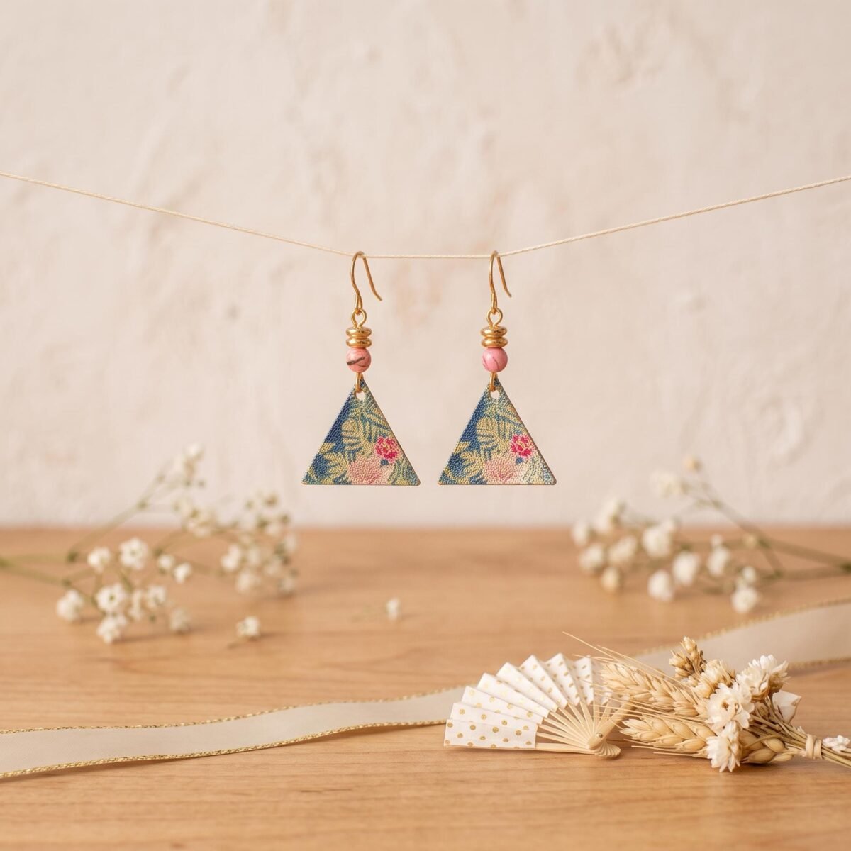 Parure Dorée "Triangle Fleuri" — Collier & Boucles Japonaises