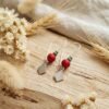 boucles-oreilles-noel-argentees-rouge-vert Boucles d'oreilles de Noël argentées, losange et perles rouge et verte