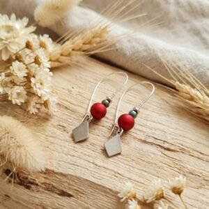boucles-oreilles-noel-argentees-rouge-vert Boucles d'oreilles de Noël argentées, losange et perles rouge et verte