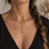 collier-en-y-lotus-porte-perles-noires Collier en Y lotus porté, perles noires