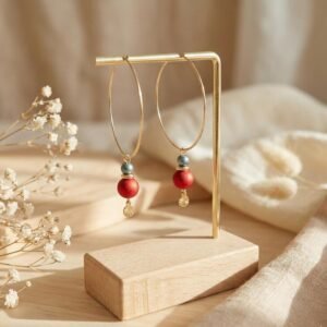 creoles-noel-dorees-perle-rouge Créoles de Noël dorées avec perle rouge satinée et pampille dorée