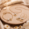 parure complète acier azteque blanche Parure aztèque dorée perle nacrée – collier, bracelet et boucles d'oreilles éventail